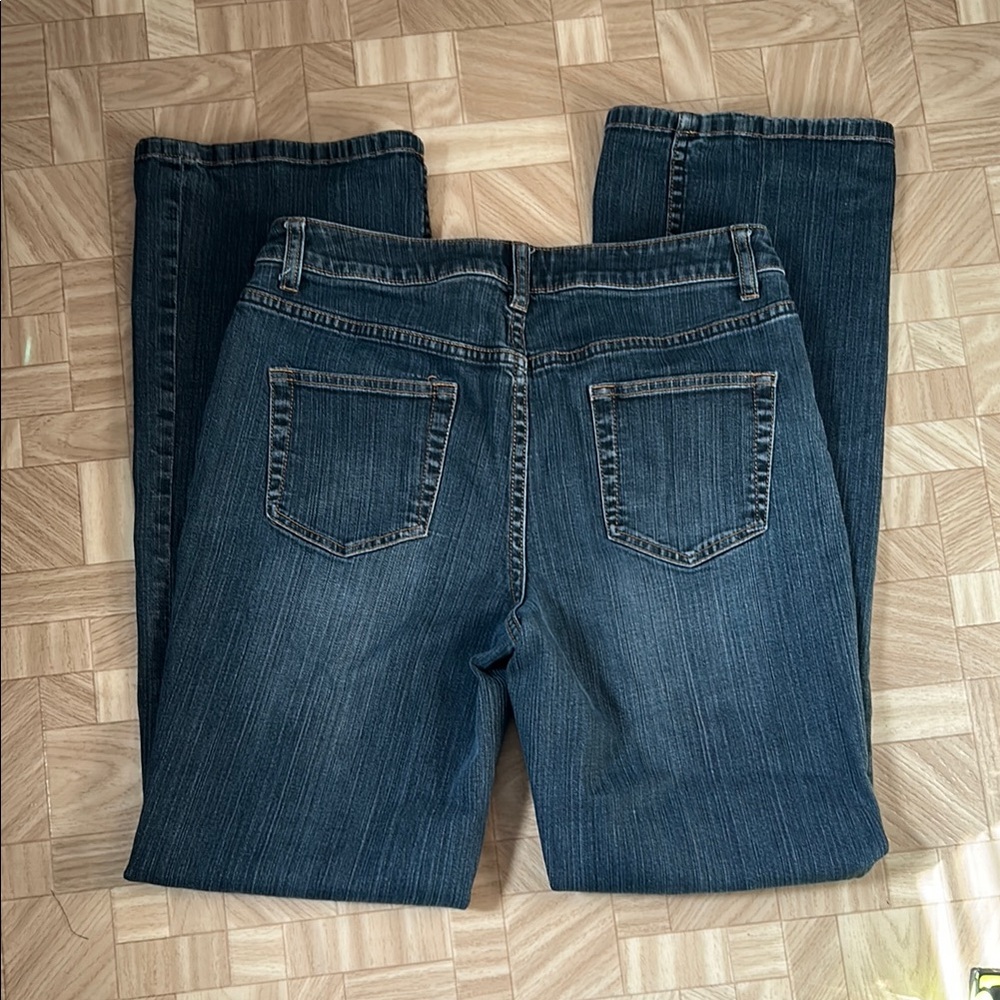 Women’s (6) Dark wash Jeans